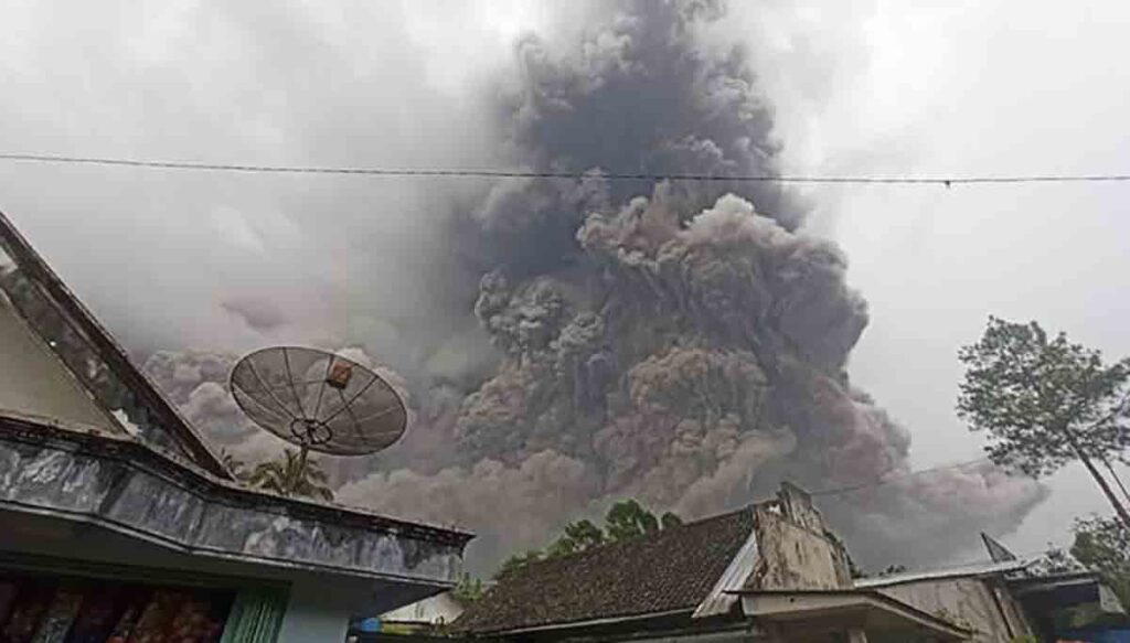 explosion indonesia