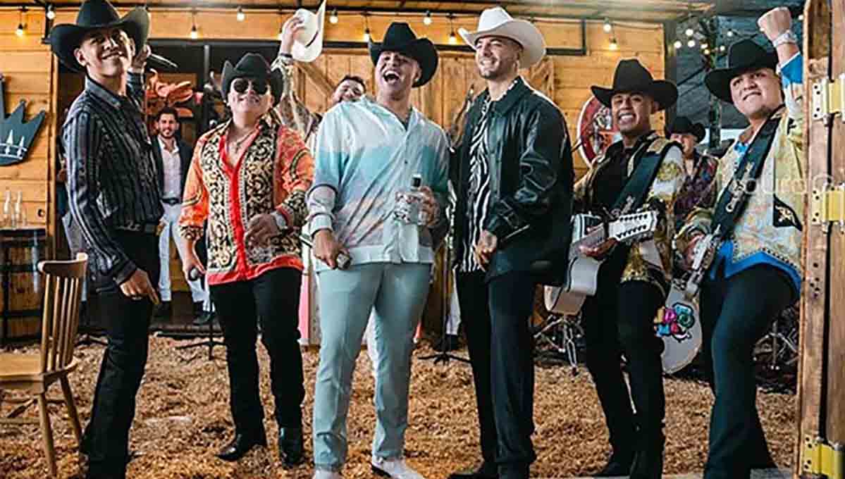 maluma y grupo firme 1