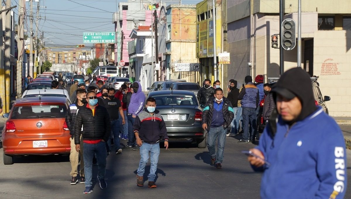 Conductores de Uber bloquean China Poblana, caseta Atlixco y Calzada Zaragoza por regulación de tarifas 6 manifestacion 30 min