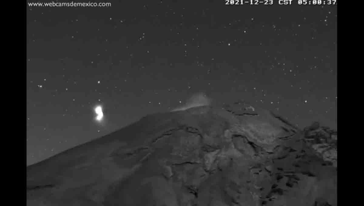 ¿Serán las brujas? Captan bola de fuego salir del Popocatépetl 2 popocateptl bola de fuego
