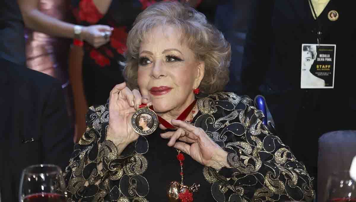 Silvia Pinal sale del hospital; continuará con tratamiento en su casa 2 silvia pinal hospital