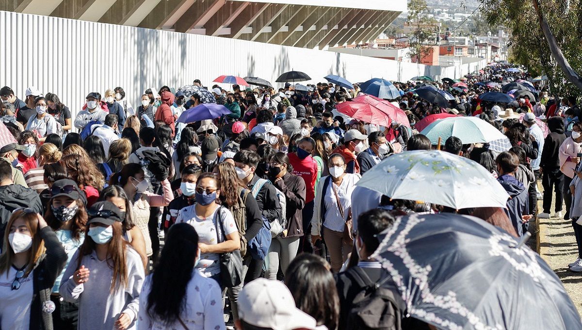 FOTOS: Se registran filas kilométricas el primer día de vacunación para jóvenes de 15 a 17 en Puebla 7 vacunacion 15 17 1