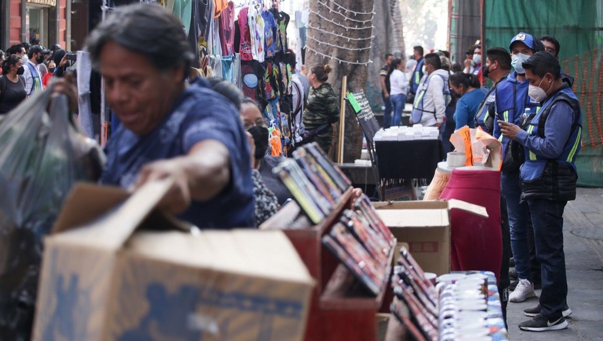 Ambulantes retan a Lalo Rivera: se instalan en la 5 de Mayo por Reyes Magos 8 ambulantes 2 min