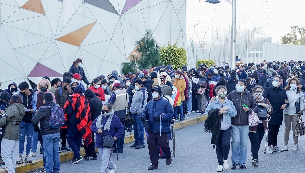 Docentes, mayores de 50 años, adolescentes y embarazadas acuden al Centro Expositor por vacuna COVID 4 vacuna COVID