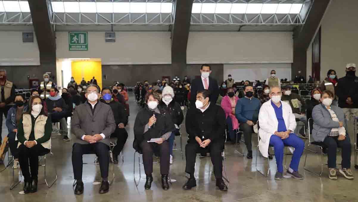 Barbosa y Delfina Gómez encabezan aplicación de refuerzo COVID a maestros en Puebla 2 ceremonia vacunacion maestros