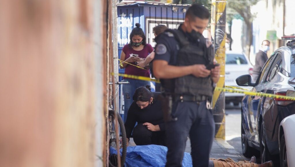 hombre muerto en el centro
