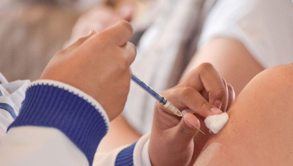 modulo vacunacion complejo medico del sur 1