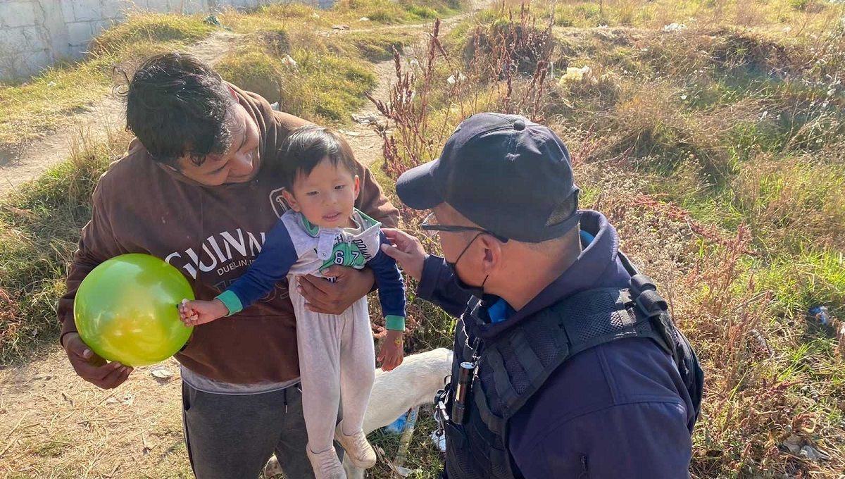 Honor a quien honor merece: Policías estatales regalan juguetes a niños en La Resurrección 5 polis 2 1