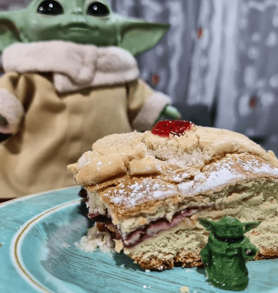 Panadería vende rosca de Baby Yoda