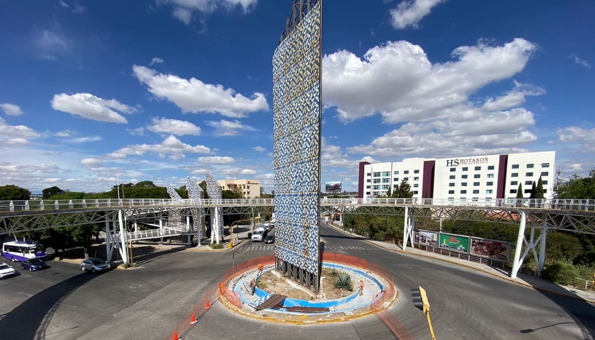 Inicia Infraestructura demolición de rotonda y obelisco en Bulevar Hermanos Serdán