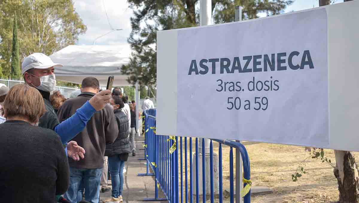 Aplicarán refuerzo covid a personas de 50 años y más en 48 municipios de Puebla 2 vacunaciin aztra zeneca