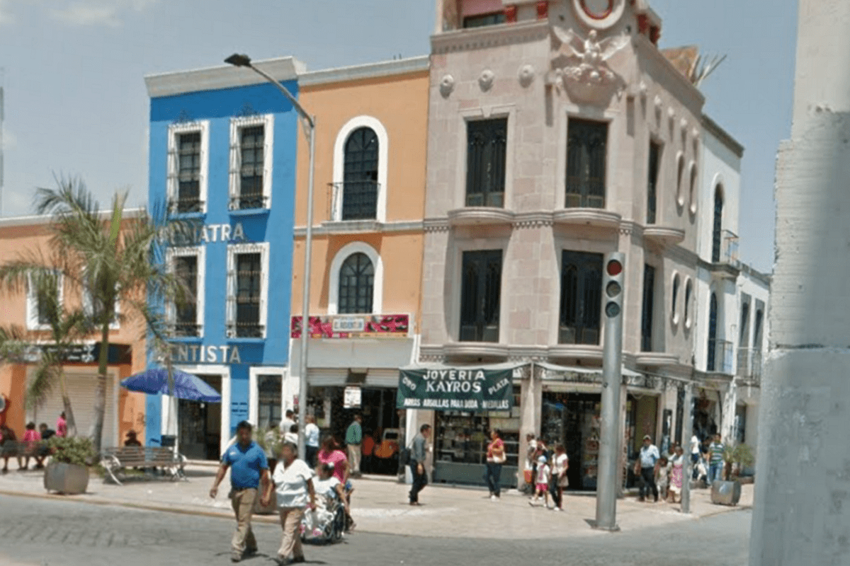 Sujetos armados asaltan joyería en el centro de Tehuacán, detrás del Palacio Municipal 3 20220224 165816 1