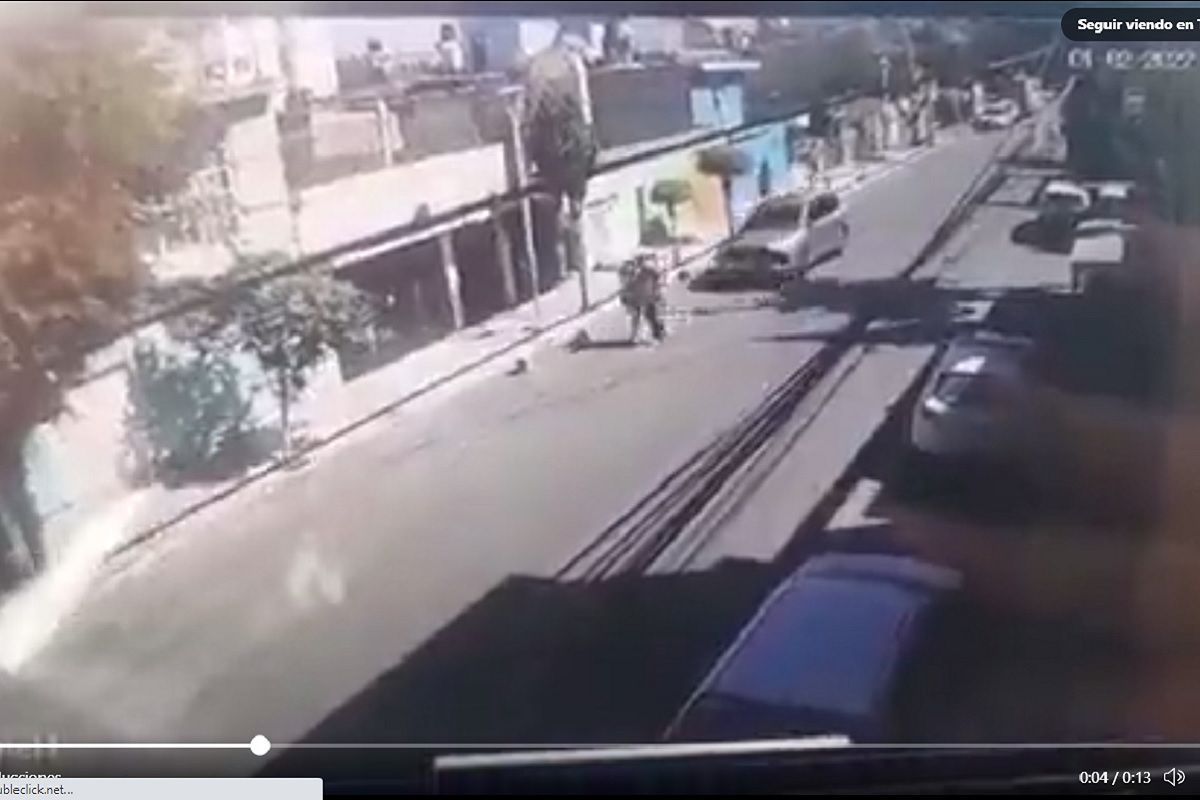 VIDEO FUERTE: Camioneta atropella a una pareja en Iztacalco 2 Atropello