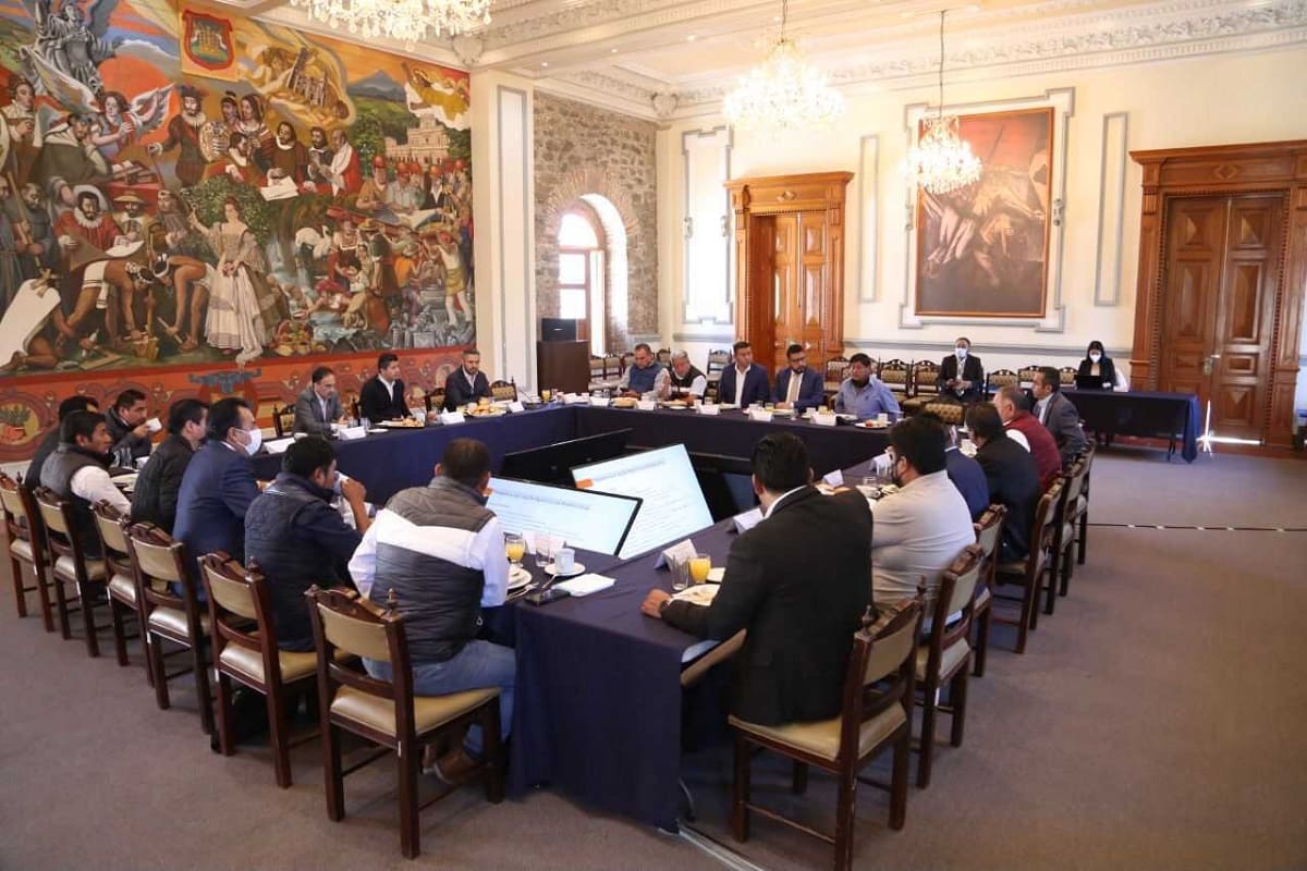Se reúnen los 17 alcaldes auxiliares para trabajar en coordinación a beneficio de los poblanos 2 Imagen de iOS 1 5