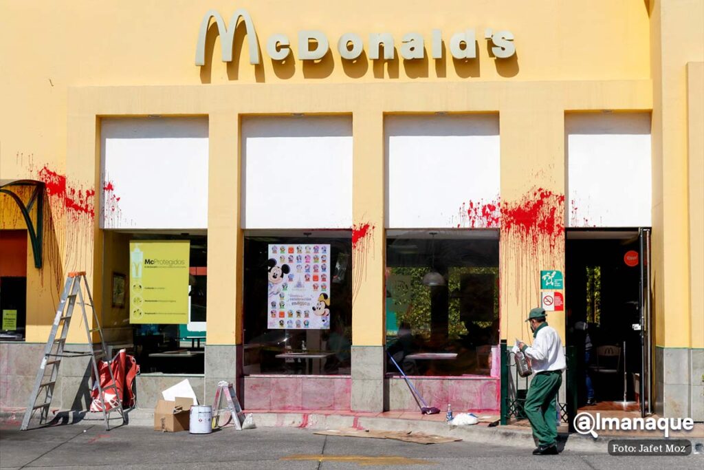McDonalds sangre animalistas puebla 1