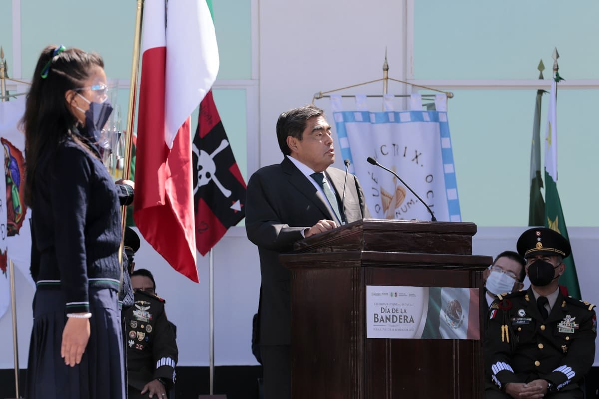 Bandera de México, símbolo que inspira para acabar con corrupción y desigualdad: Barbosa 1 Miguel Barbosa dia de la bandera 1