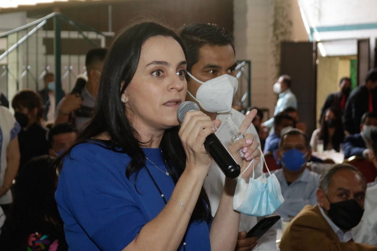 Incita Mónica Rodríguez a estudiantes y padres de familia de la UDLAP a la violencia 2 Monica Rodriguez incitadora 1