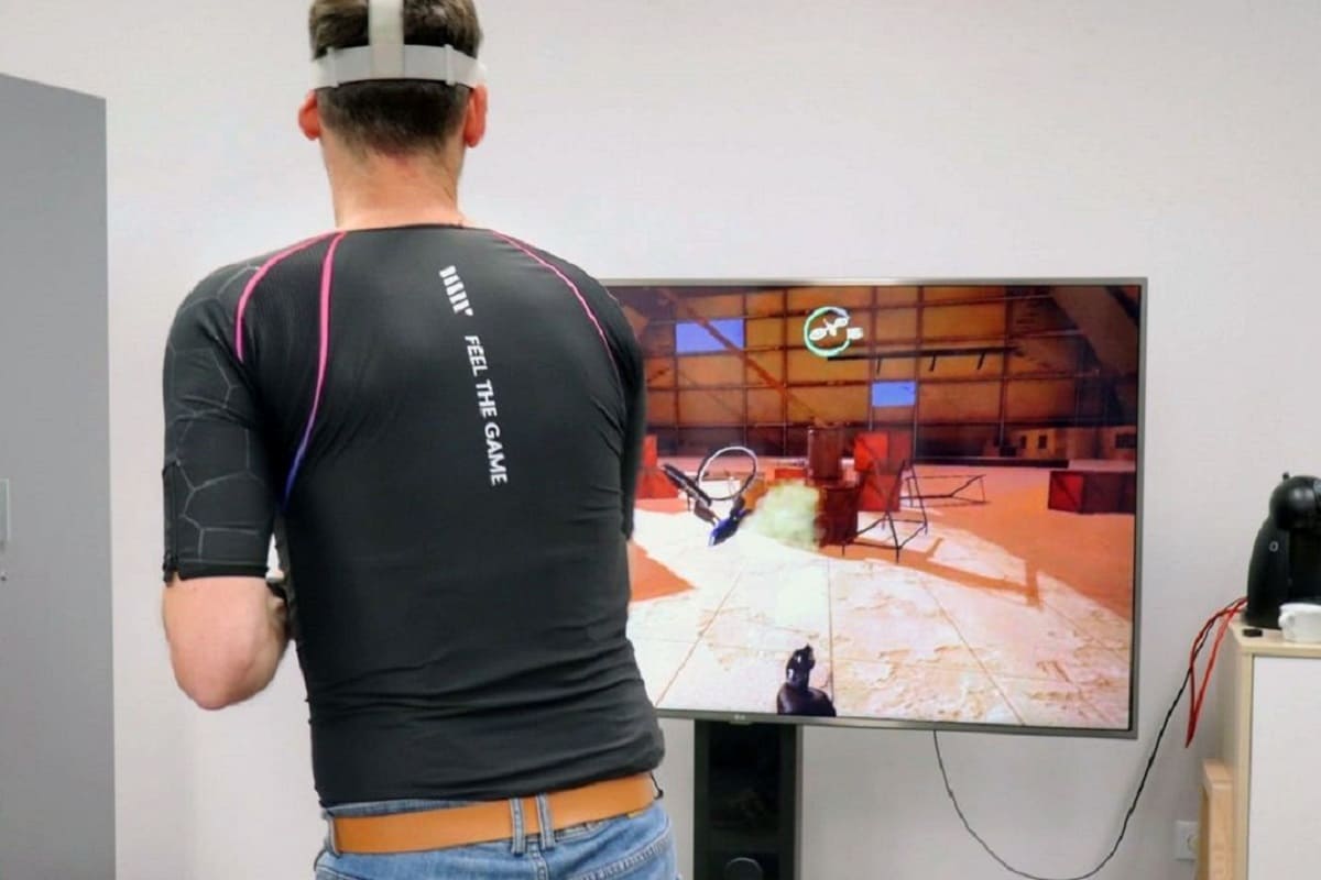 Esta chaqueta te permite sentir los golpes y disparos de un videojuego 2 chaqueta videojuegos 1
