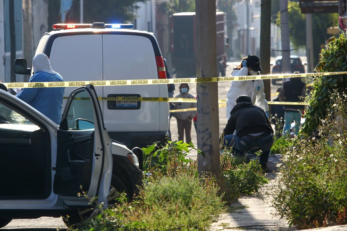 Sicarios asesinan a balazos a presunto narcomenudista en el Barrio de San Antonio 2 fge 3