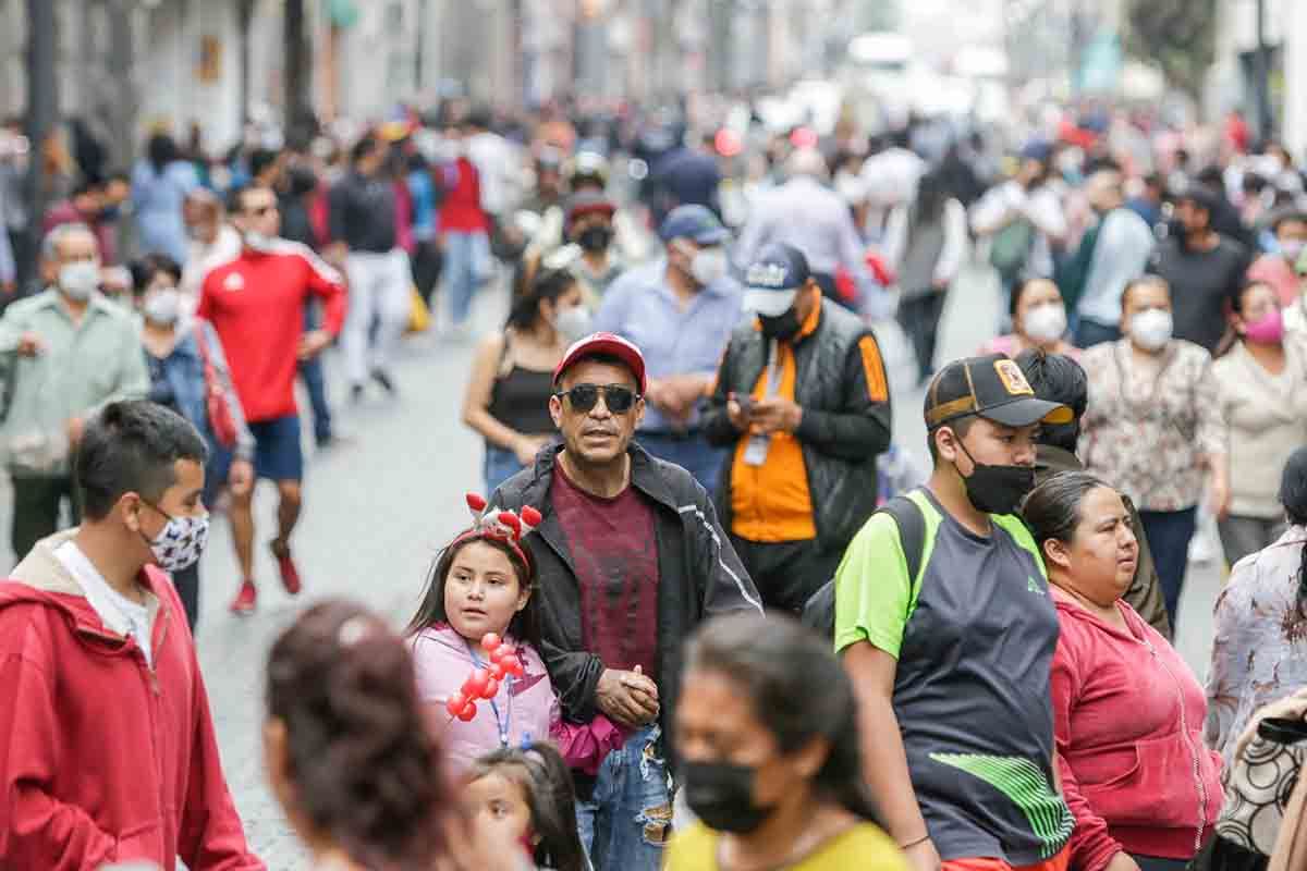 Cuarta ola en Puebla va a la baja, se registran 770 casos COVID 2 gente puebla sin cubrebocas