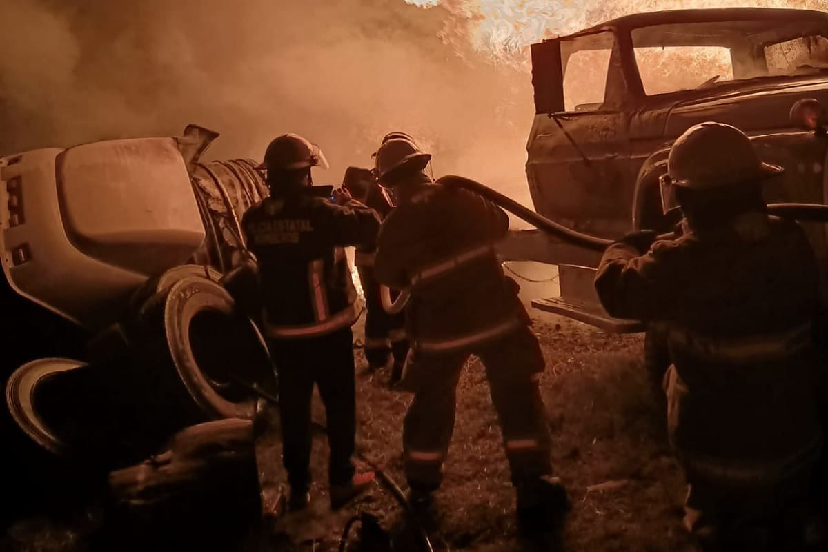 VIDEO: Alerta a vecinos incendio de dos tractocamiones en San Pedro Cholula 3 incendio tractocamiones cholula 1