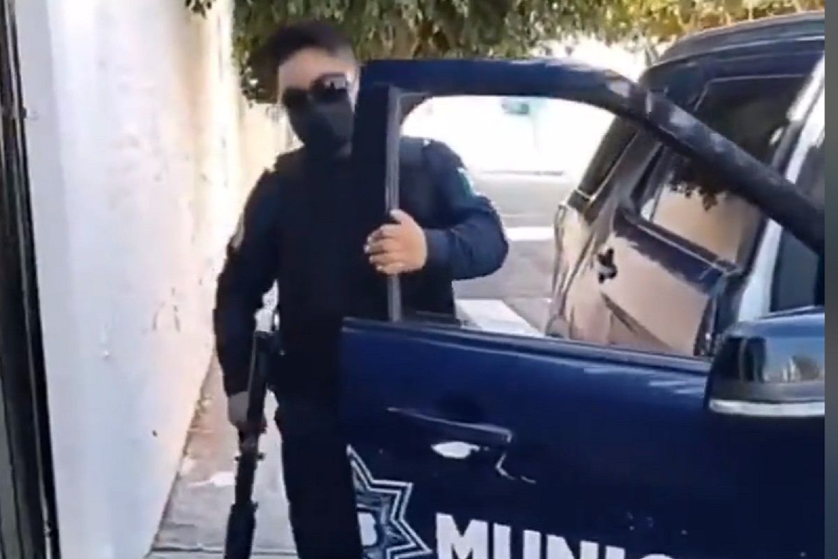 Moy Kof, el policía de Puebla que graba videos para TikTok en horario laboral 2 moy kof