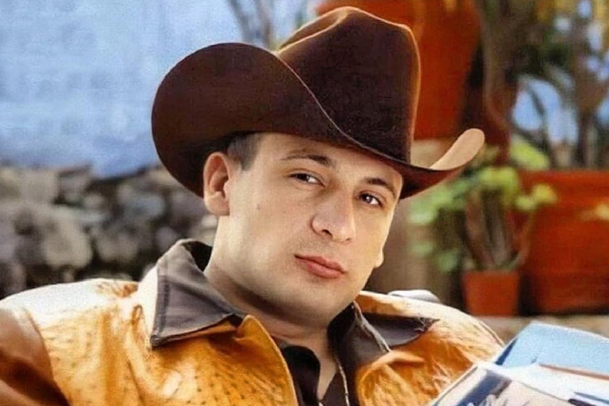 Hoy sería el cumpleaños 43 de Valentín Elizalde; su hija lo recuerda con tierna foto 3 valentin elizalde 1