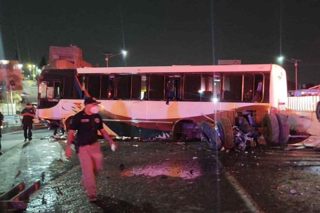 vuelca camion mexico pachuca 1