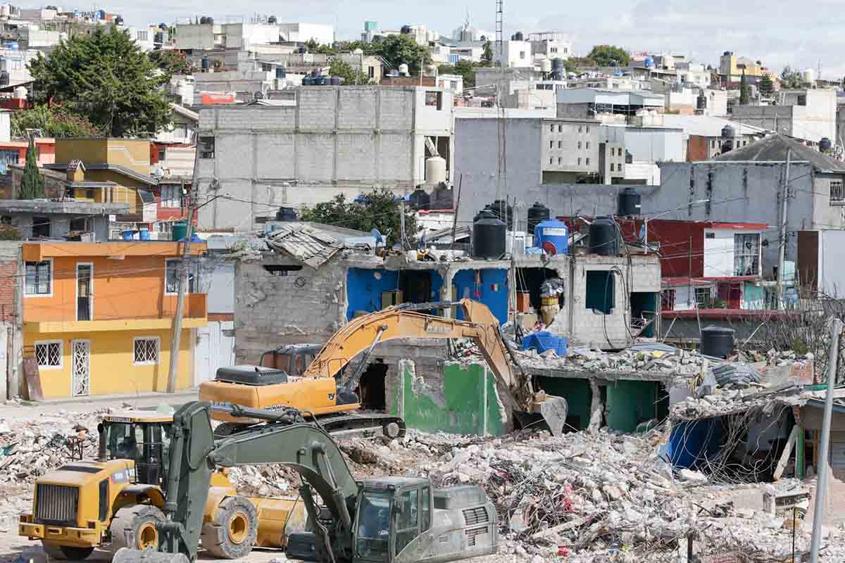 Daños por explosión en Xochimehuacan han costado 99.5 millones de pesos 2 xochimehuacan limpieza