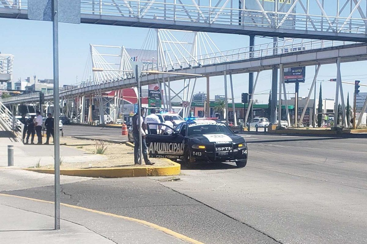 Automovilista embiste a una mujer en frente al CCU BUAP 4 CCU BUAP