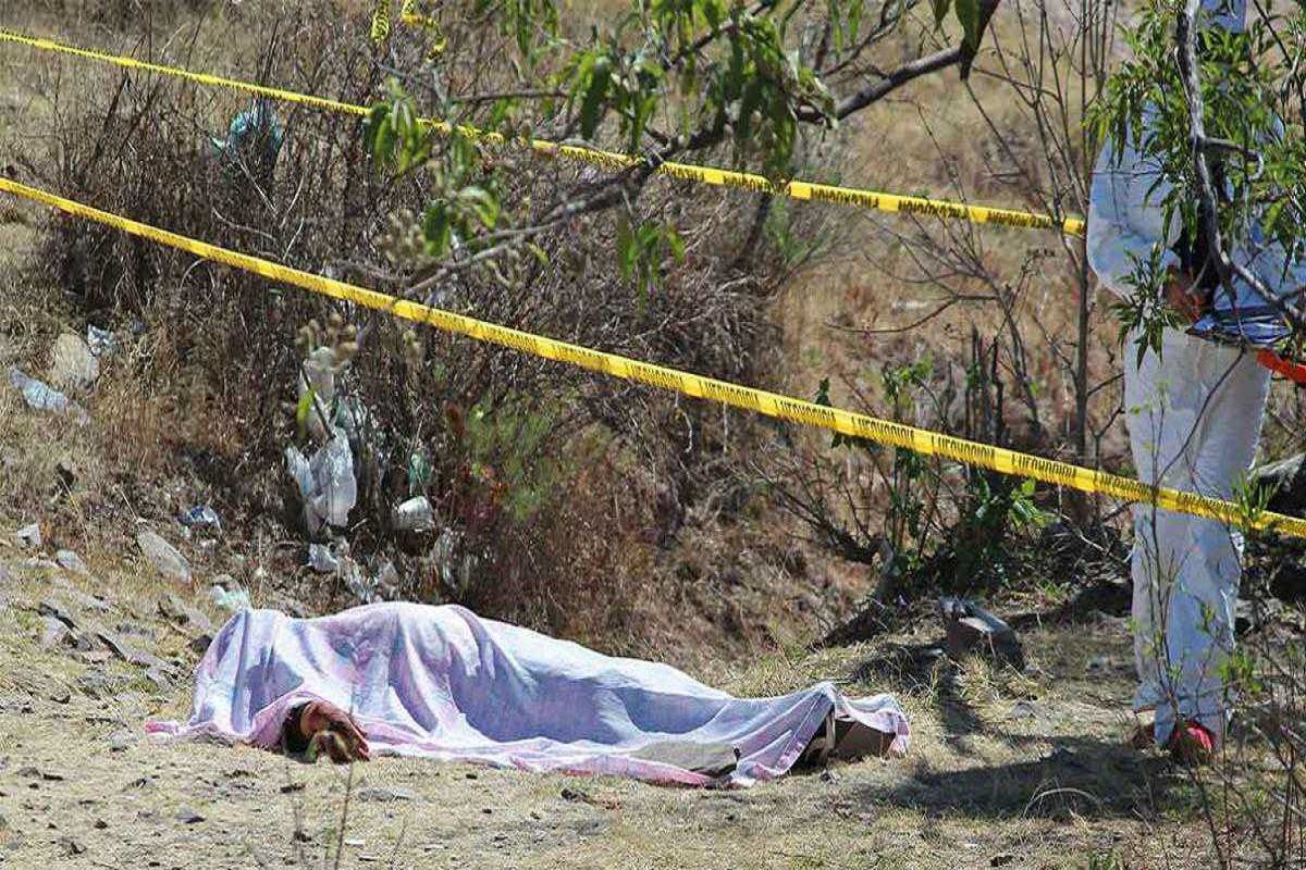 Hallan cuerpo de un hombre con el tiro de gracia y los ojos vendados rumbo a Huehuetlán 2 Huehuetlan