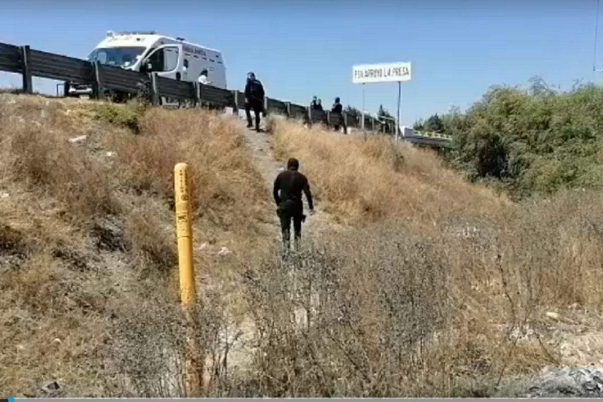 Hallan cuerpo colgado de un puente en la México-Puebla a la altura de Tanalapan 2 Tanalapan
