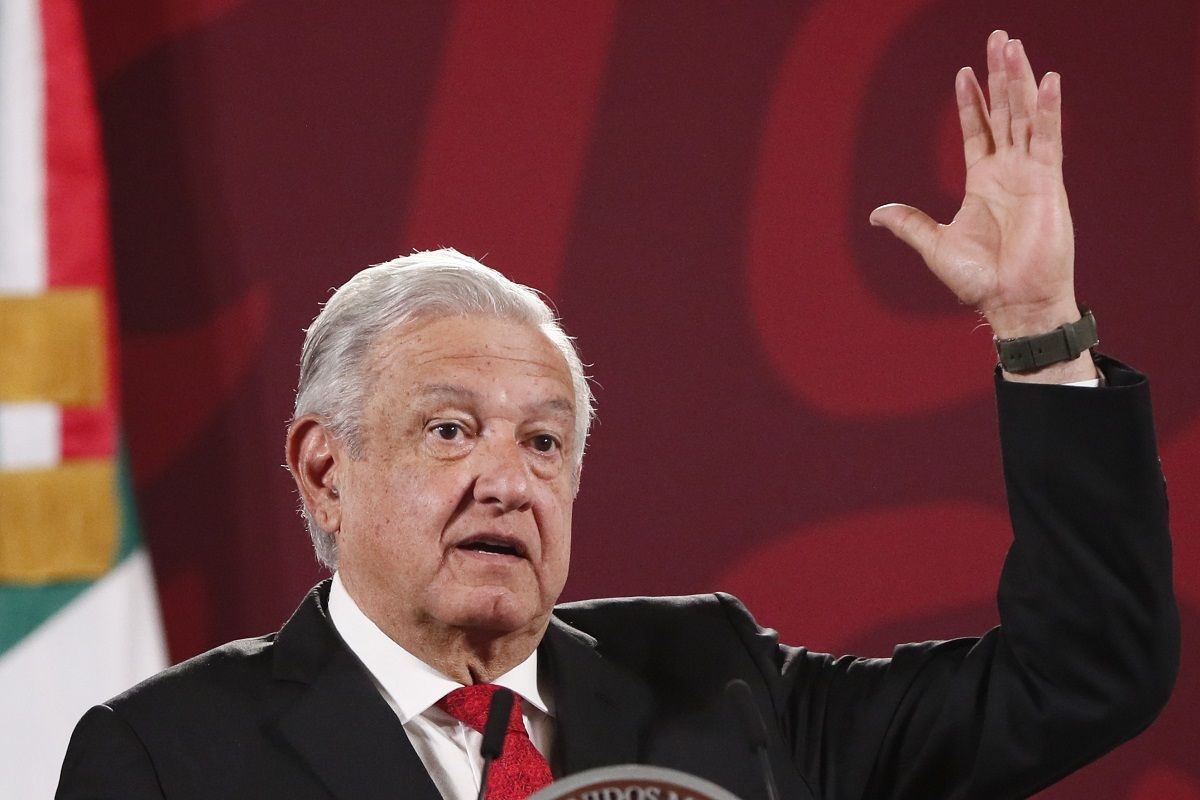 AMLO critica difusión de fotos de "El Bronco" en el Penal: "la ley no debe usarse para venganzas políticas" 5 amlo estadio queretaro