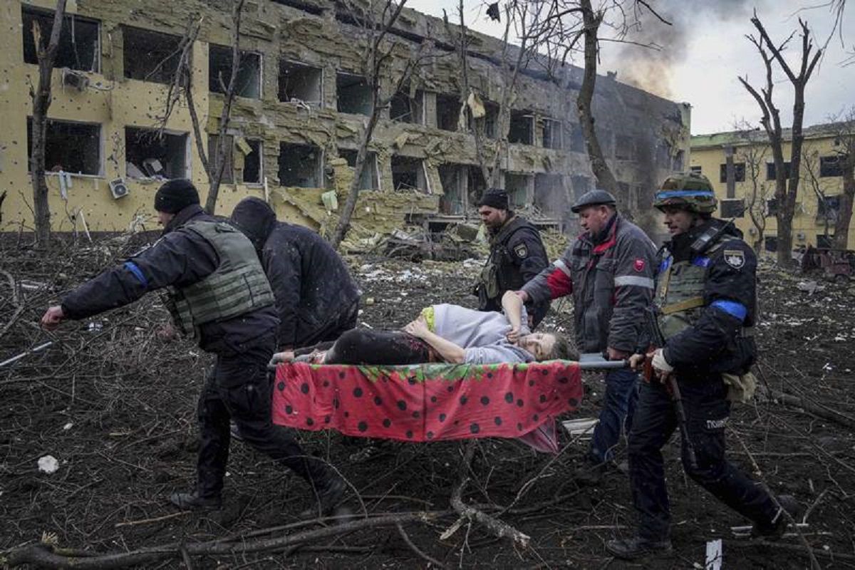 Mujer embarazada muere tras bombardeo ruso a hospital maternal de Mariúpol 2 embarazada