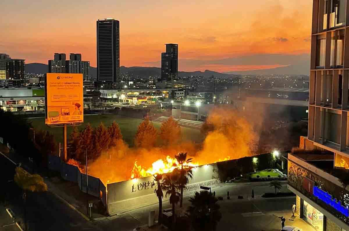 Incendio en Lomas de Angelópolis sorprende a vecinos; no se reportan daños 3 incendio lomas de angelopolis