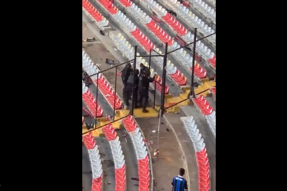VIDEO: Policías sacaron arrastrando a un herido sin ropa en Querétaro 2 la corregidora