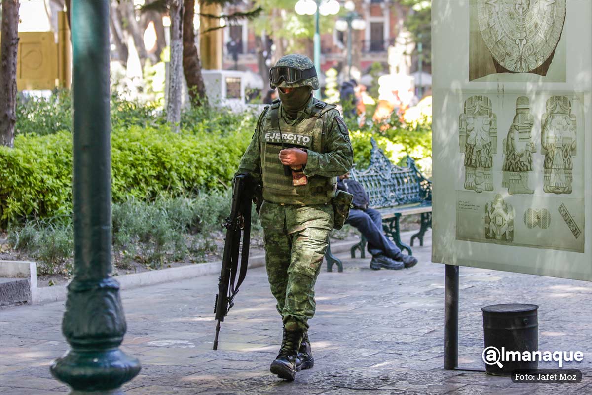 Ayuntamiento de Puebla no usará fuerza pública contra ambulantes en el Centro Histórico 4 militares en el zocalo de Puebla 2