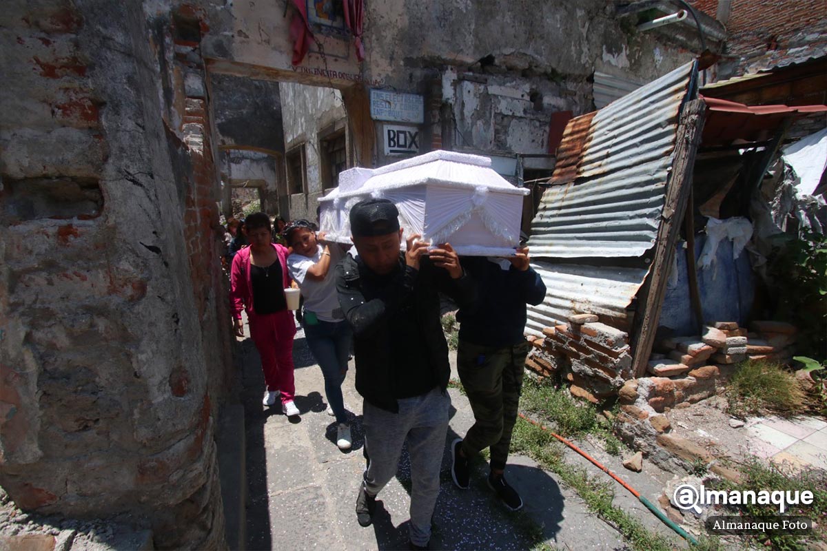 Despiden a los hermanitos Alexis y Eduardo, fallecidos en volcadura de autobús que se dirigía al Santuario de Juquila 9 Alexis y Eduardo Santuario de Juquila Funeral 5