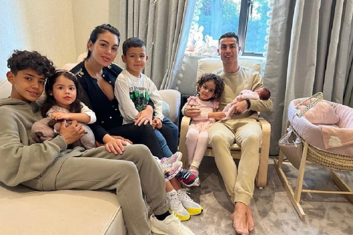 Ya están en casa: Cristiano Ronaldo presenta a su hija recién nacida 4 Cristiano Ronaldo 1