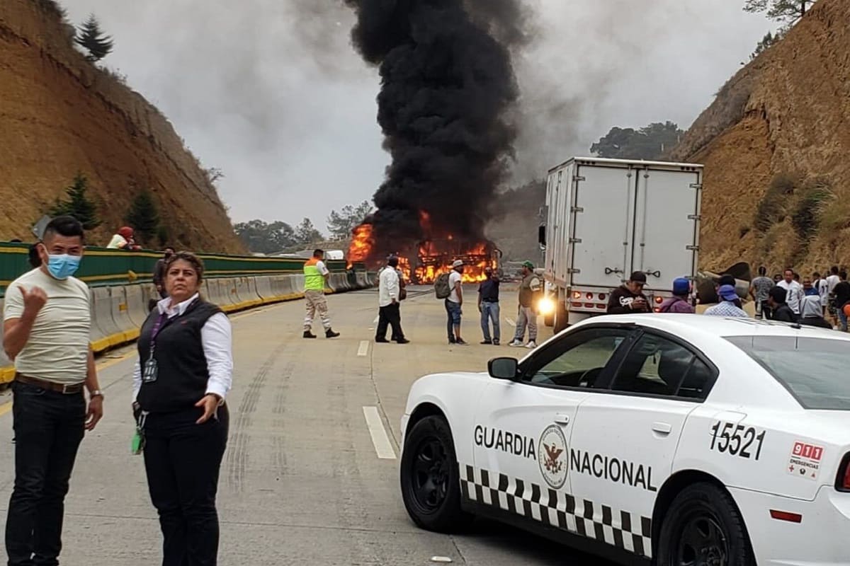 VIDEO: Tráiler y autobús chocan en la México-Puebla 4 Imagen de iOS 4 1 1