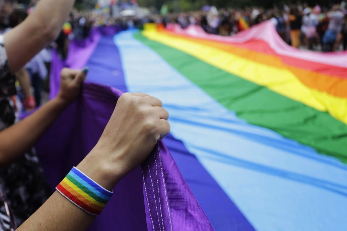 Policía cibernética investigará amenazas en contra de comunidad LGBTTTIQ+ en Tehuacán 4 Qatar bandera LGBT 1