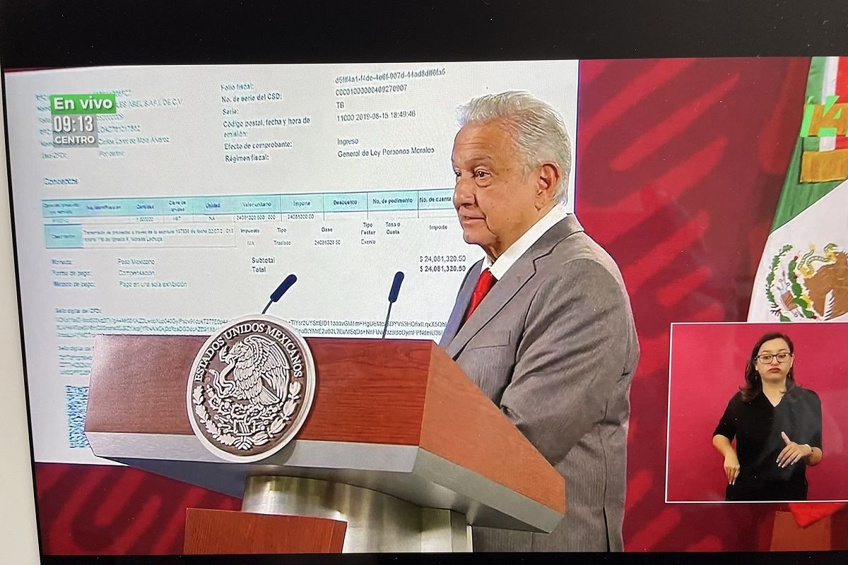 AMLO exhibe factura de la compra del departamento de Loret de Mola en Valle de Bravo 4 amlo 1