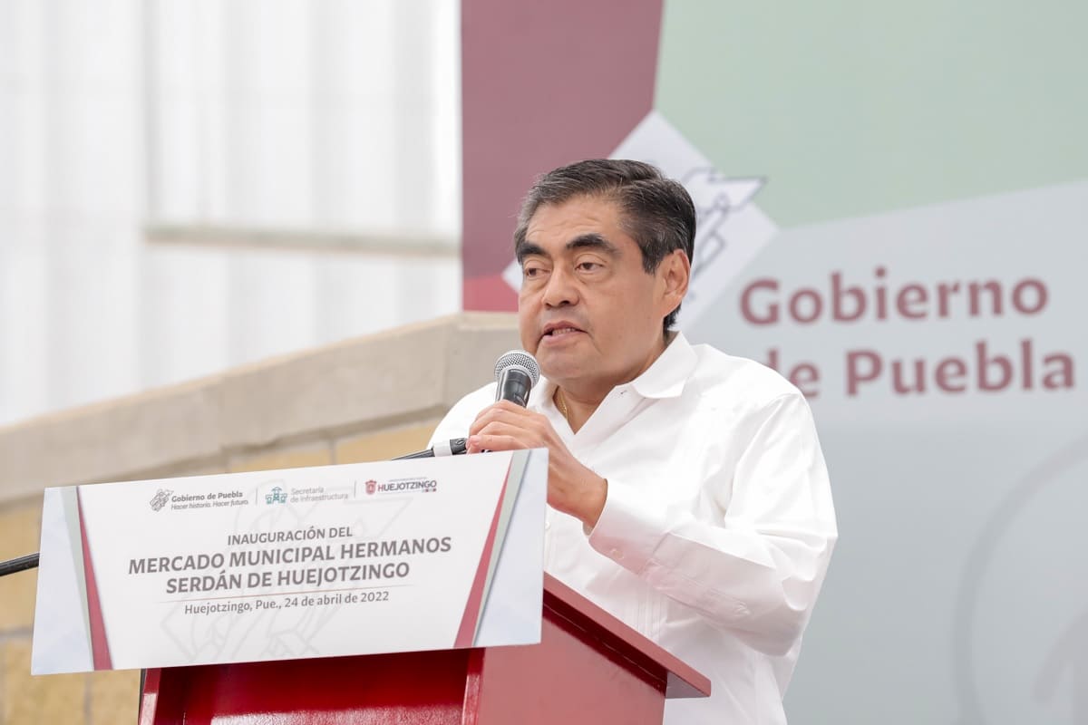 Con honestidad, gobierno estatal atiende y cumple necesidades de las y los poblanos: Barbosa 1 barbosa mercado huejotzingo 1