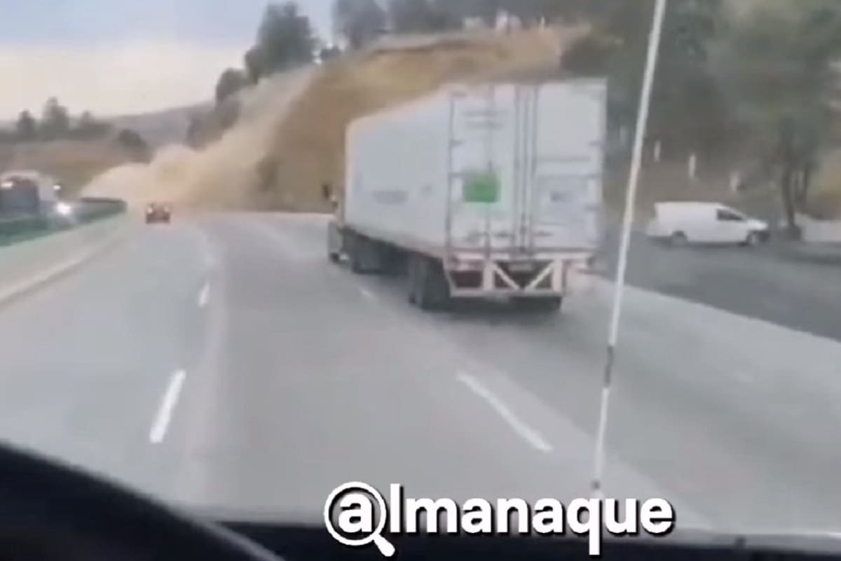 Conductor logra captar en video el choque entre tráiler y autobús en la México-Puebla 4 choque Mexico Puebla 1