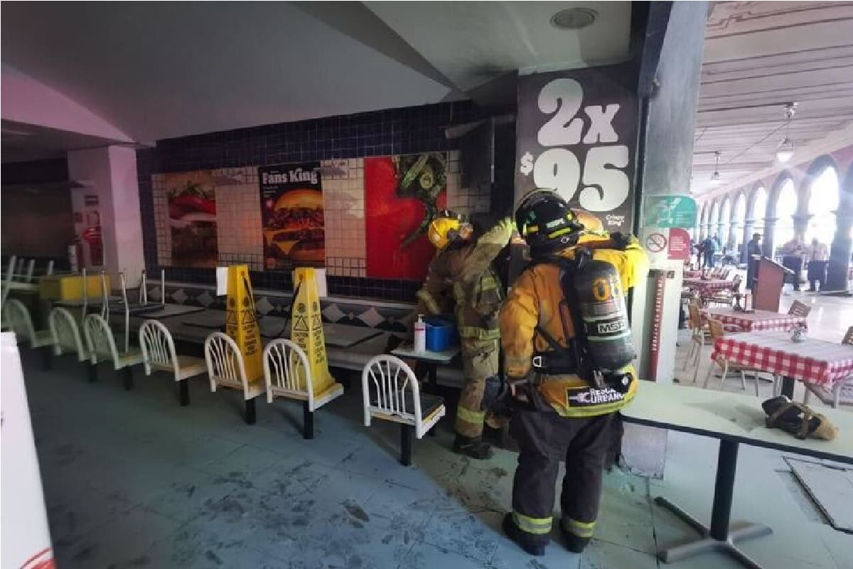 Protección Civil Municipal atiende conato de incendio y realiza mitigación de riesgo en Burger King del centro 1 conato de incendio burger king puebla zocalo 1