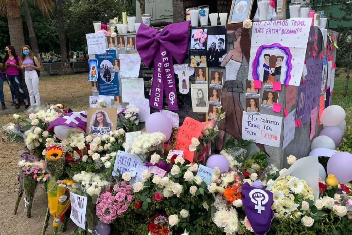 Estudiantes de Derecho y Criminología de la UANL realizan homenaje a Debanhi Escobar 7 homenaje a Debanhi Escobar4