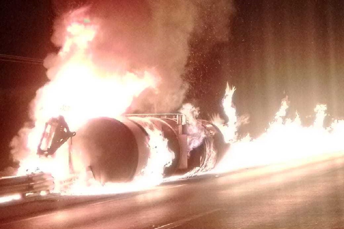 Pipa de combustible vuelca y explota en la autopista Puebla-Orizaba 3 incendio pipa puebla orizaba