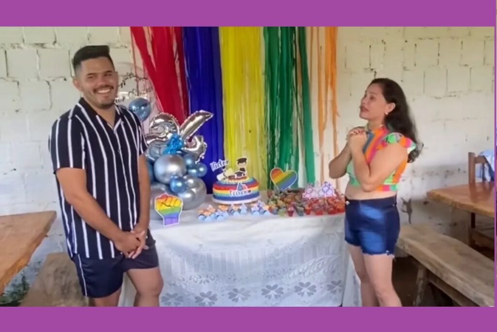 mama organiza fiesta gay