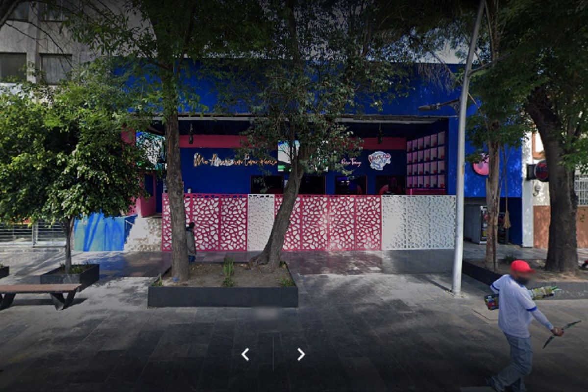 Cliente balea fachada de "El puerco lo sabe" en la Juárez; no hay lesionados 2 monster 1
