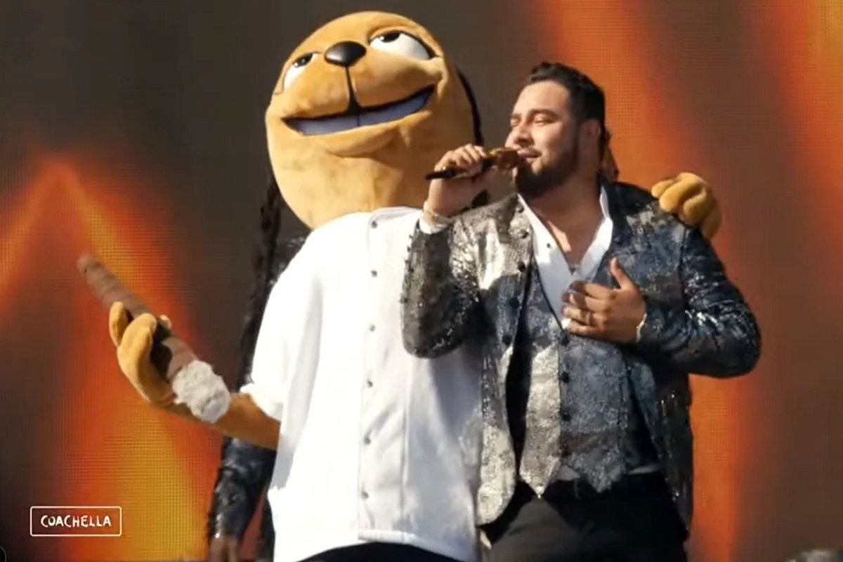 "Qué maldición": Con botarga de Snoop Dogg canta la Banda MS en Coachella 2 que maldicion